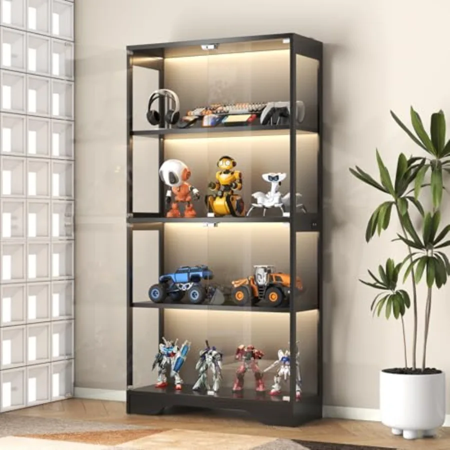 Lighting - コレクションや美術書を収納できる、ガラス扉付きの展示キャビネット。黒色の金属と木材を使用し、高さ63インチ、4段構造で、カラフルなライト付き。